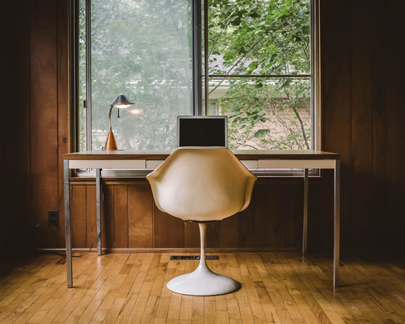 Espaces de travail simples et inspirants